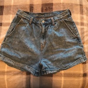 American Eagle “Mom Short”